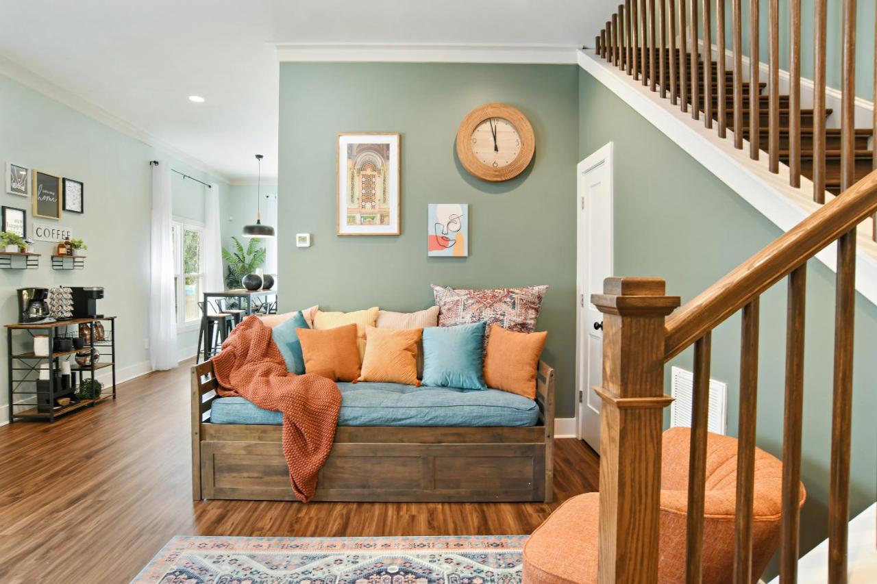 Sun Lit Modern Home With Good Vibes And Lots Of Coffee - Designedbydom Atlanta Exterior photo
