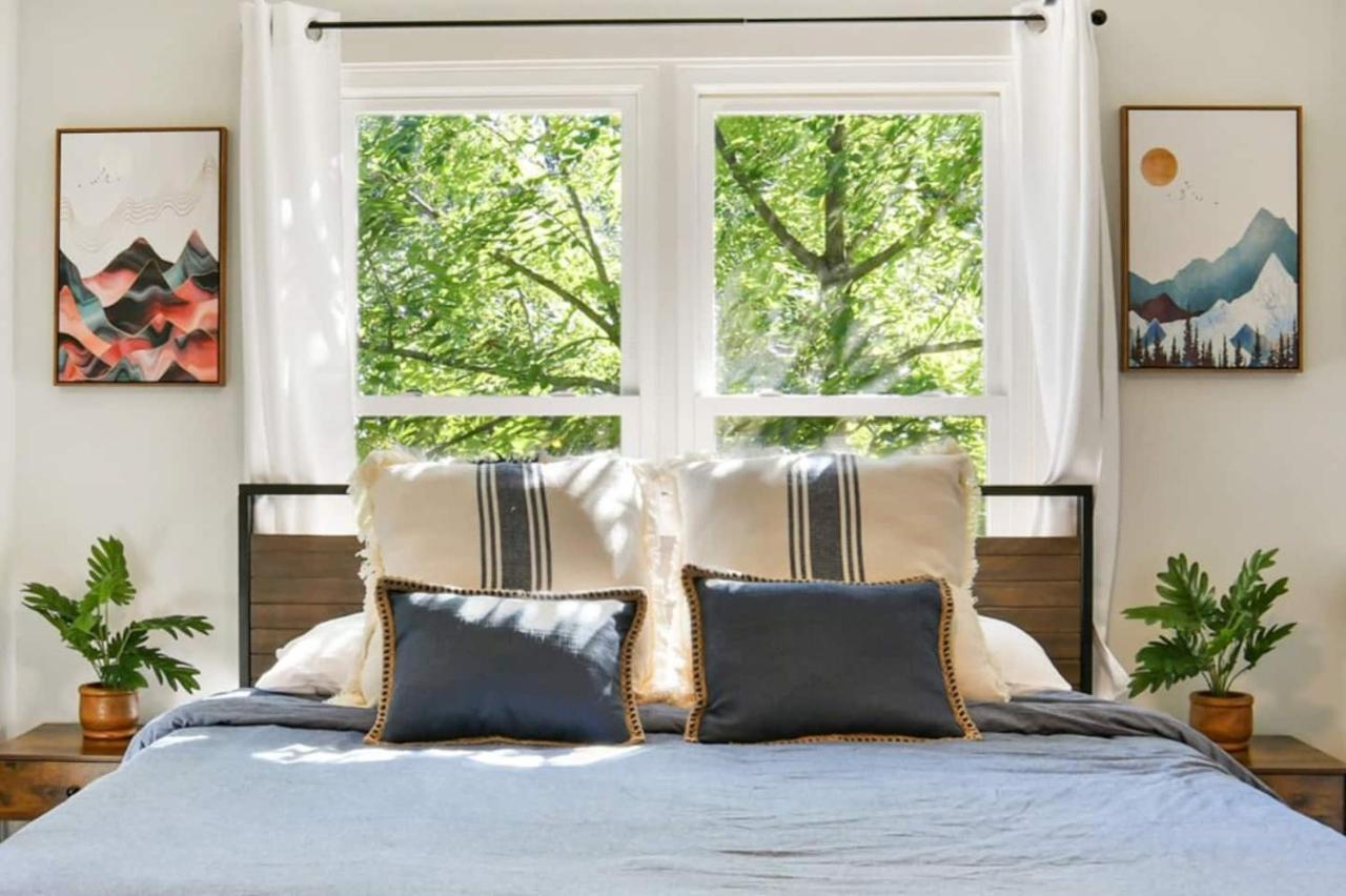 Sun Lit Modern Home With Good Vibes And Lots Of Coffee - Designedbydom Atlanta Exterior photo