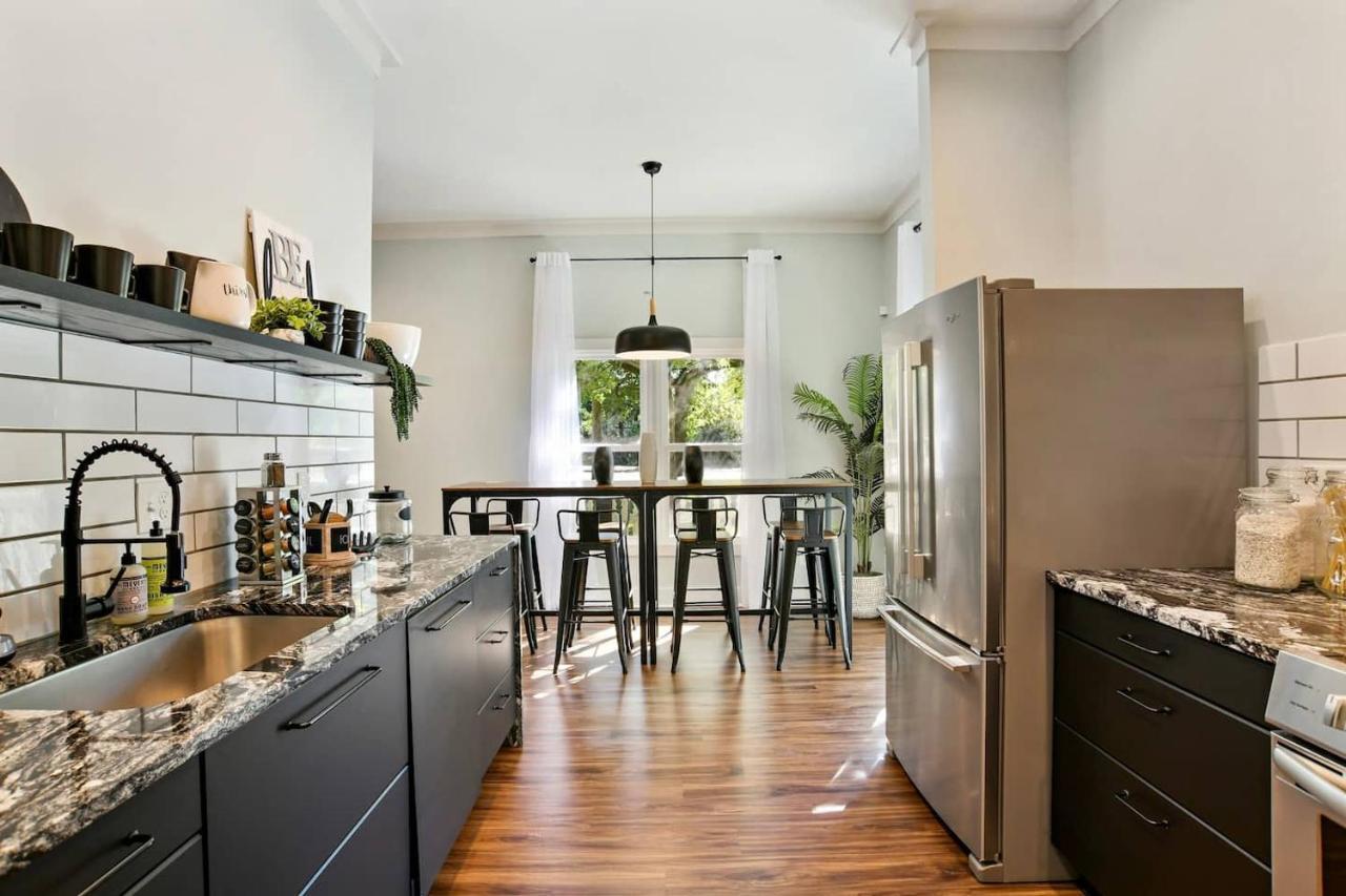 Sun Lit Modern Home With Good Vibes And Lots Of Coffee - Designedbydom Atlanta Exterior photo
